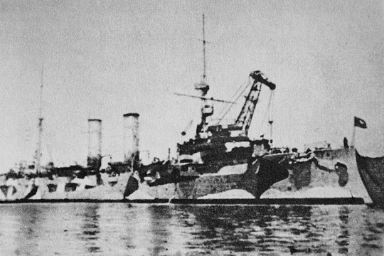 Крейсер «Коминтерн». 1942 г. Крейсер «Коминтерн». 1942 г.